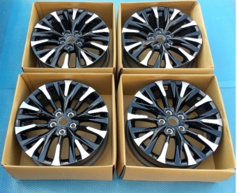 ของใหม่ ของแท้ ล้ออลูมิเนียมแท้ ชุดล้อขนาด 19 นิ้วใหม่ เป็นล้อ Toyota Alphard Vellfire Series Executive Lounge ของแท้ ขนาด 19-7J ออฟเซ็ต +40 PCD120 5H แถมปิดดุมล้อของแท้ ของใหม่ 4ชิ้นตามภาพ (สินค้าพรีออเดอร์จากประเทศญี่ปุ่นใช้เวลาจัดส่ง 25-30 วัน)