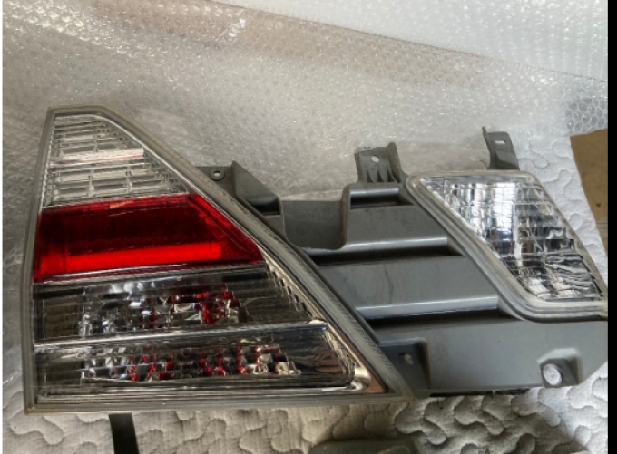 ไฟท้าย Toyota Alphard 10 Hybrid (ATH10W) ข้างซ้าย-ขวา Toyota Alphard 10 Hybrid (ATH10W) tail lights, left-right side (Pre-order product, takes 25-30 days by ship)