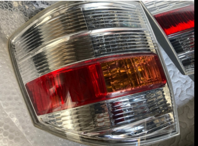 ไฟท้าย Toyota Alphard 10 Hybrid (ATH10W) ข้างซ้าย-ขวา Toyota Alphard 10 Hybrid (ATH10W) tail lights, left-right side (Pre-order product, takes 25-30 days by ship)