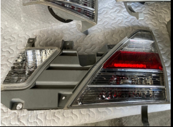 ไฟท้าย Toyota Alphard 10 Hybrid (ATH10W) ข้างซ้าย-ขวา Toyota Alphard 10 Hybrid (ATH10W) tail lights, left-right side (Pre-order product, takes 25-30 days by ship)