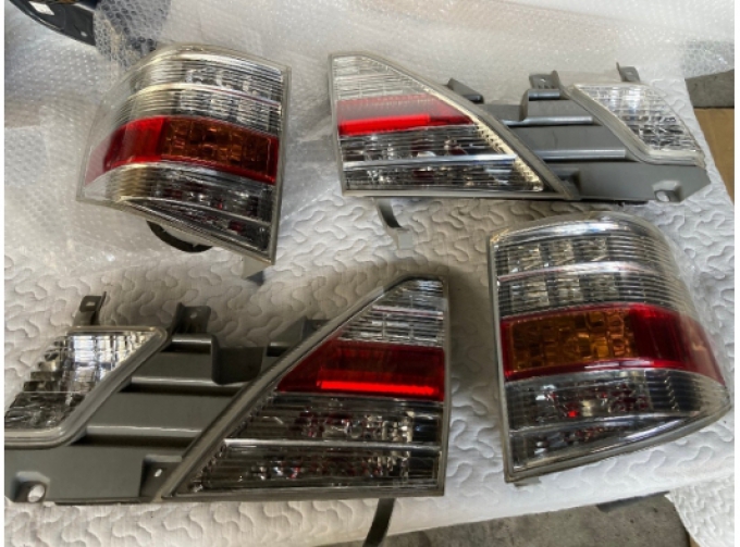 ไฟท้าย Toyota Alphard 10 Hybrid (ATH10W) ข้างซ้าย-ขวา Toyota Alphard 10 Hybrid (ATH10W) tail lights, left-right side (Pre-order product, takes 25-30 days by ship)