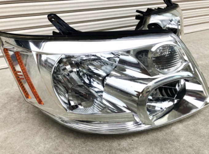 Headlight Toyota Alphard 10G(ANH10W) year 2002-2004 left-right side wires bulbs work normally  ไฟหน้า Toyota Alphard 10 ปี 2002-2004  ข้างซ้าย-ขวา สายไฟ หลอดไฟใช้งานได้ปรกติฮ