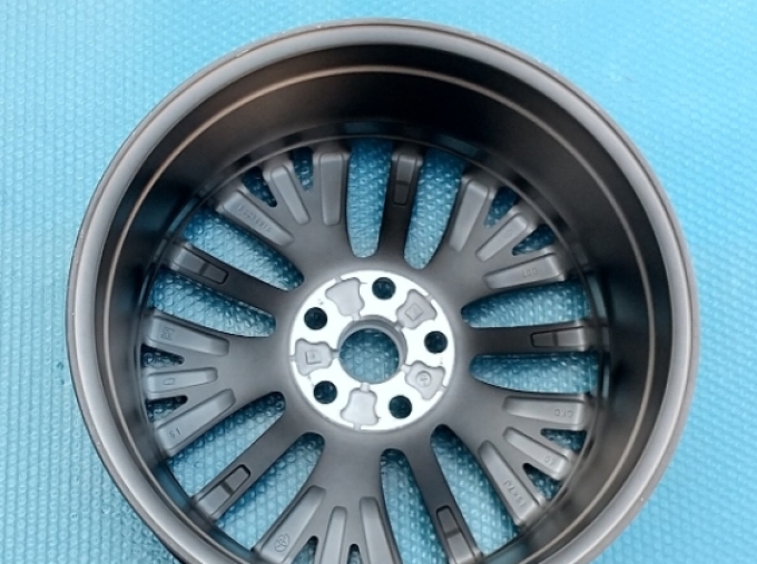 ของใหม่ ของแท้ ล้ออลูมิเนียมแท้ ชุดล้อขนาด 19 นิ้วใหม่ เป็นล้อ Toyota Alphard Vellfire Series Executive Lounge ของแท้ ขนาด 19-7J ออฟเซ็ต +40 PCD120 5H แถมปิดดุมล้อของแท้ ของใหม่ 4ชิ้นตามภาพ (สินค้าพรีออเดอร์จากประเทศญี่ปุ่นใช้เวลาจัดส่ง 25-30 วัน)