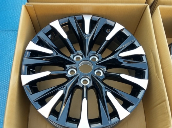 ของใหม่ ของแท้ ล้ออลูมิเนียมแท้ ชุดล้อขนาด 19 นิ้วใหม่ เป็นล้อ Toyota Alphard Vellfire Series Executive Lounge ของแท้ ขนาด 19-7J ออฟเซ็ต +40 PCD120 5H แถมปิดดุมล้อของแท้ ของใหม่ 4ชิ้นตามภาพ (สินค้าพรีออเดอร์จากประเทศญี่ปุ่นใช้เวลาจัดส่ง 25-30 วัน)