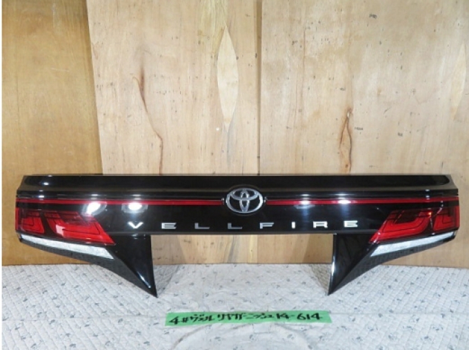 ไฟท้าย ไฟฝากระโปรงท้าย Vellfire40 Series Tail lights trunk lid lights Vellfire40 Series (Pre-order product, takes 25-30 days by ship)