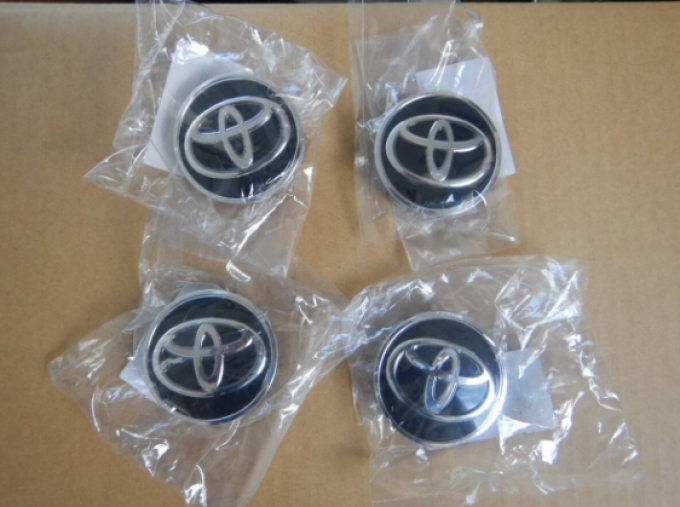 ของใหม่ ของแท้ ล้ออลูมิเนียมแท้ ชุดล้อขนาด 19 นิ้วใหม่ เป็นล้อ Toyota Alphard Vellfire Series Executive Lounge ของแท้ ขนาด 19-7J ออฟเซ็ต +40 PCD120 5H แถมปิดดุมล้อของแท้ ของใหม่ 4ชิ้นตามภาพ (สินค้าพรีออเดอร์จากประเทศญี่ปุ่นใช้เวลาจัดส่ง 25-30 วัน)