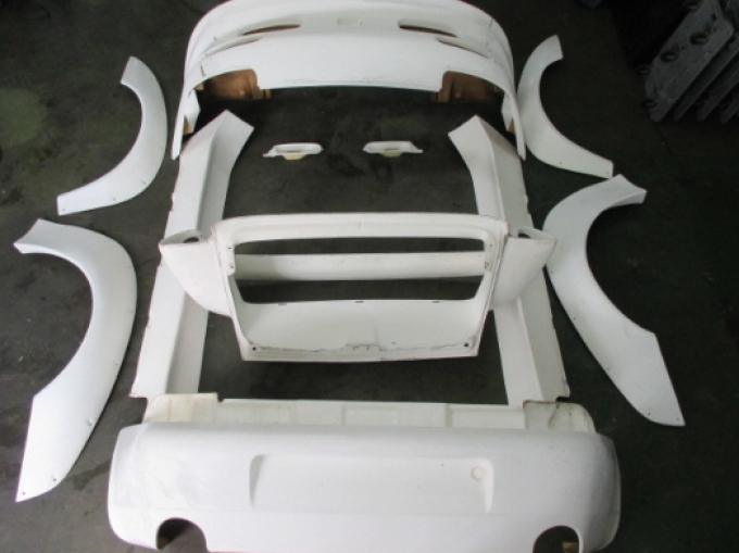 ของใหม่ และหายาก ชุดแต่งแอโร่ 993 GT2 dp MOTORSPORTS Brand new and rare 993 GT2 Aero Kit dp MOTORSPORTS For 1 car