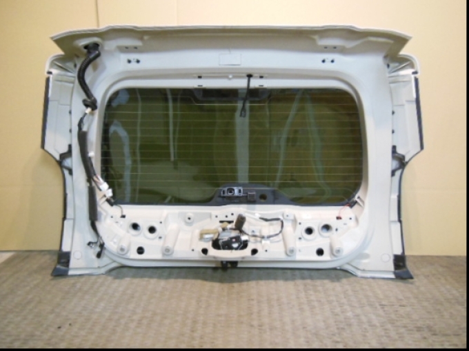 ฝาท้าย กระจกฝาท้าย แท้ Nissan Serena C23 C25 C26 C27 C28 (สินค้าสั่งซื้อ บรรทุกทางเรือใช้เวลา 25-30วัน)