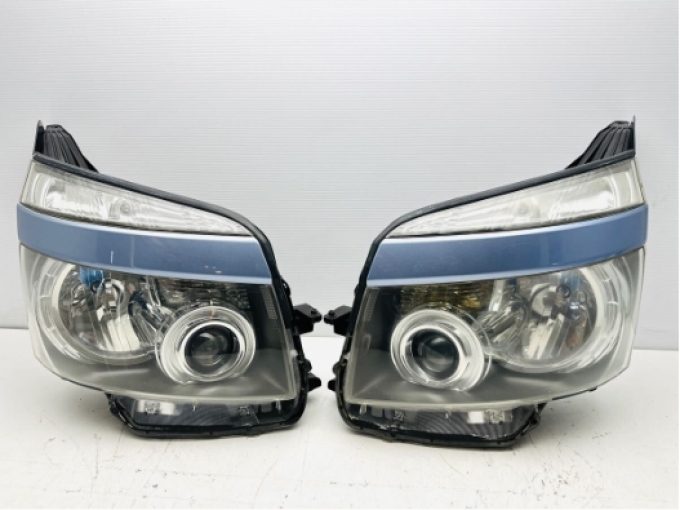 Toyota Vozy เลนส์ไฟหน้า VOXY HID 70/75 แท้ คู่ซ้าย-ขวา (สินค้าพรีออเดอร์จากประเทศญี่ปุ่นใช้เวลาจัดส่ง 25-30 วัน)