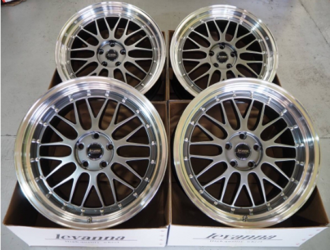 Alphard Vellfire Crown Mark X ล้อลึก mesh levanna V10-EX 19inch 8.5J+40 9.5J+40 5H114.3 เลวานน่า V10-EX มาตรฐาน JWL/VIA เส้นผ่านศูนย์กลางดุมล้อ 73.1มม รองรับ TPMS ล้อไฮเปอร์แบล็ค (ตกแต่งด้วยสีที่หรูหราซึ่งทำให้สีดำอ่อนโดดเด่นตัดกับสีเงิน) ฝาครอบตรงกลาง ปร