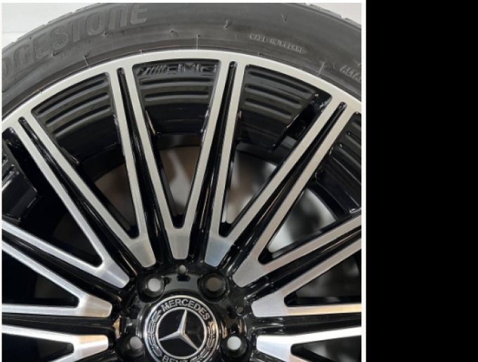 Benz GLB X247 GLA W247 AMG แท้ 20 นิ้ว ชุดล้อ 4 เส้น พร้อมยาง M0 BRIDGESTONE ผู้ผลิต Mercedes Benz GLB X247 AMG ของแท้ ขนาด 20 นิ้ว จำนวน 4 วง PCD 112 ความกว้างล้อ: 8J ออฟเซ็ต +48 จำนวนรู: 5H (Pre-order product, takes 25-30 days by ship)