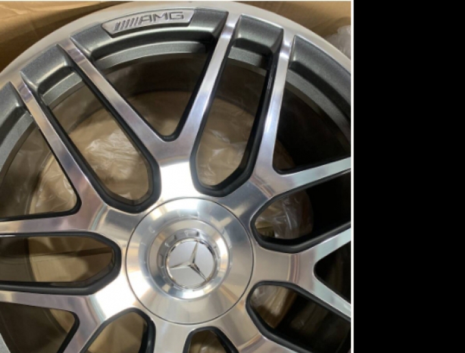 Mercedes Benz AMG W463 G-Class G65 Edition 463 Genuine 22 Wheels 4pcs G350 G500 G55 G63 G65 G400 Manufacturer Mercedes-Benz Genuine AMG W463 Size 22 inches, Number of pieces 4 PCD: 130, Wheel width: 10J Offset +36, Number of holes 5H