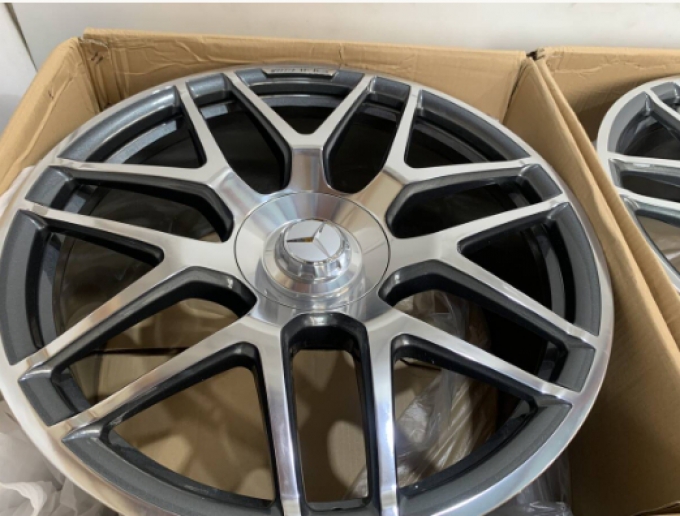 Mercedes Benz AMG W463 G-Class G65 Edition 463 Genuine 22 Wheels 4pcs G350 G500 G55 G63 G65 G400 Manufacturer Mercedes-Benz Genuine AMG W463 Size 22 inches, Number of pieces 4 PCD: 130, Wheel width: 10J Offset +36, Number of holes 5H