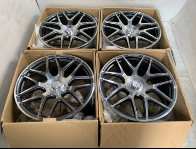 Mercedes Benz AMG W463 G-Class G65 Edition 463 Genuine 22 Wheels 4pcs G350 G500 G55 G63 G65 G400 Manufacturer Mercedes-Benz Genuine AMG W463 Size 22 inches, Number of pieces 4 PCD: 130, Wheel width: 10J Offset +36, Number of holes 5H