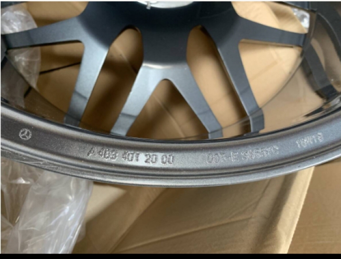 Mercedes Benz AMG W463 G-Class G65 Edition 463 Genuine 22 Wheels 4pcs G350 G500 G55 G63 G65 G400 Manufacturer Mercedes-Benz Genuine AMG W463 Size 22 inches, Number of pieces 4 PCD: 130, Wheel width: 10J Offset +36, Number of holes 5H