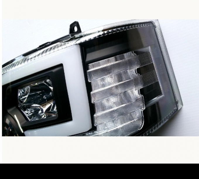 TOYATA HIACE Compatible with 200 series Hiace 4th/5th/6th/7th generation vehicles. Flowing turn signal function! Projector head, inner black, for halogen vehicles, CHT-17 ใช้ได้กับ 200 ซีรีส์ Hiace 4/5/6/7  (Pre-order product, takes 25-30 days by ship)