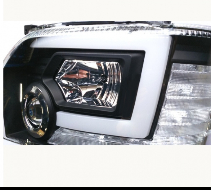 TOYATA HIACE Compatible with 200 series Hiace 4th/5th/6th/7th generation vehicles. Flowing turn signal function! Projector head, inner black, for halogen vehicles, CHT-17 ใช้ได้กับ 200 ซีรีส์ Hiace 4/5/6/7  (Pre-order product, takes 25-30 days by ship)