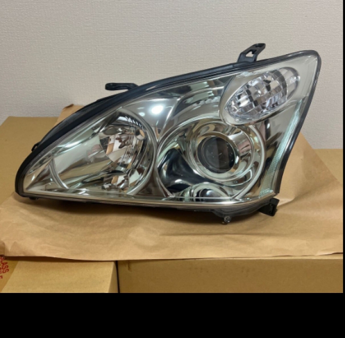 ไฟหน้า headlights Harrier ACU30 ของใหม่ ของแท้จากศูนย์รถญี่ปุ่น ไม่มีหลอดไฟ ใช้สำหรับ Harrier ปี 2006 รถเบนซิน 2.4G Premium (Pre-order product, takes 25-30 days by ship)