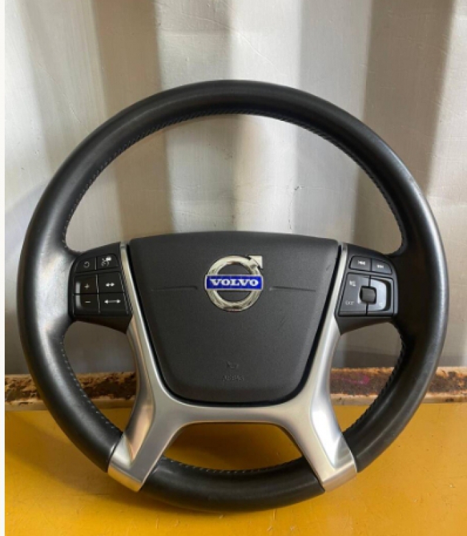 For Volvo Steering พวงมาลัยรถยนต์ ステアリング รับสั่งซื้อ รับประมูล รับนำเข้า Accepting orders, accepting auctions, accepting imports. Price includes clearing taxes.