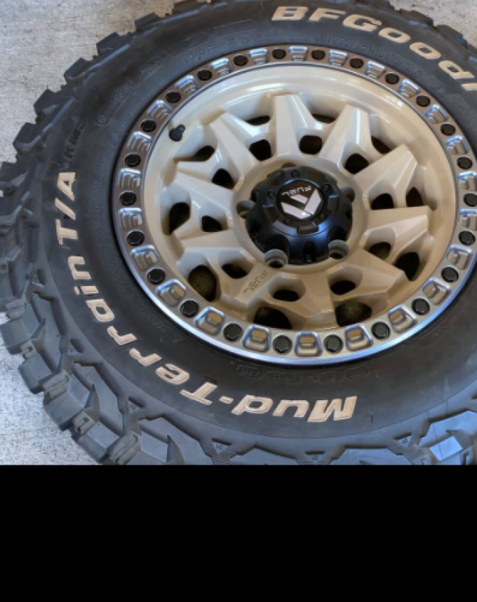 JB64 Jimny JB74 Sierra FUEL OFF-ROAD SB69 COVERT Forged Wheels + BF Goodrich Mud-Terrain T/A KM3 225/75R16 M/T Tires [Wheels] 16 inches 8.0Jx16 offset-10 PCD 139.7 5H hub diameter 108mm Color: Sand beige/matte gunmetal ring [M/T tires] Bali 225/75R16 (man